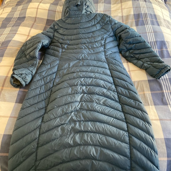 Full Length Down LL Bean Ultralight 850 Navy Women’s coat - Picture 5 of 6